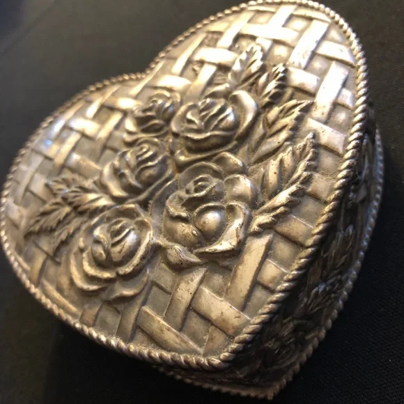 Vintage Metal heart trinket box gothic distressed look - Picture 3 of 10